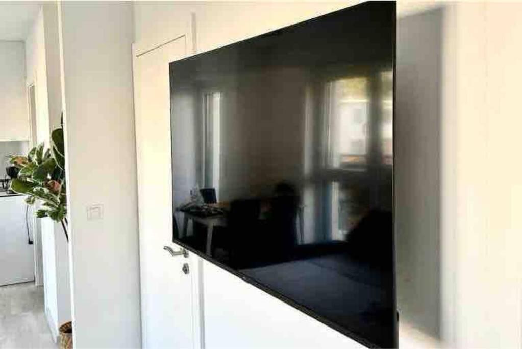 Sunny Modern Apartment With Balcony - Free Parking เวียนนา ภายนอก รูปภาพ