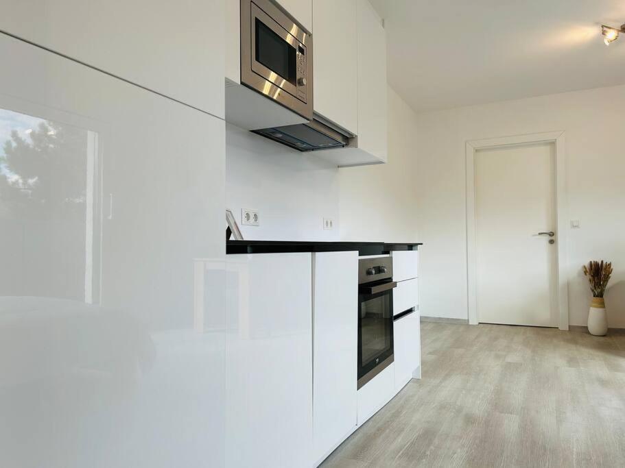 Sunny Modern Apartment With Balcony - Free Parking เวียนนา ภายนอก รูปภาพ