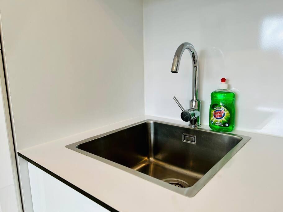 Sunny Modern Apartment With Balcony - Free Parking เวียนนา ภายนอก รูปภาพ