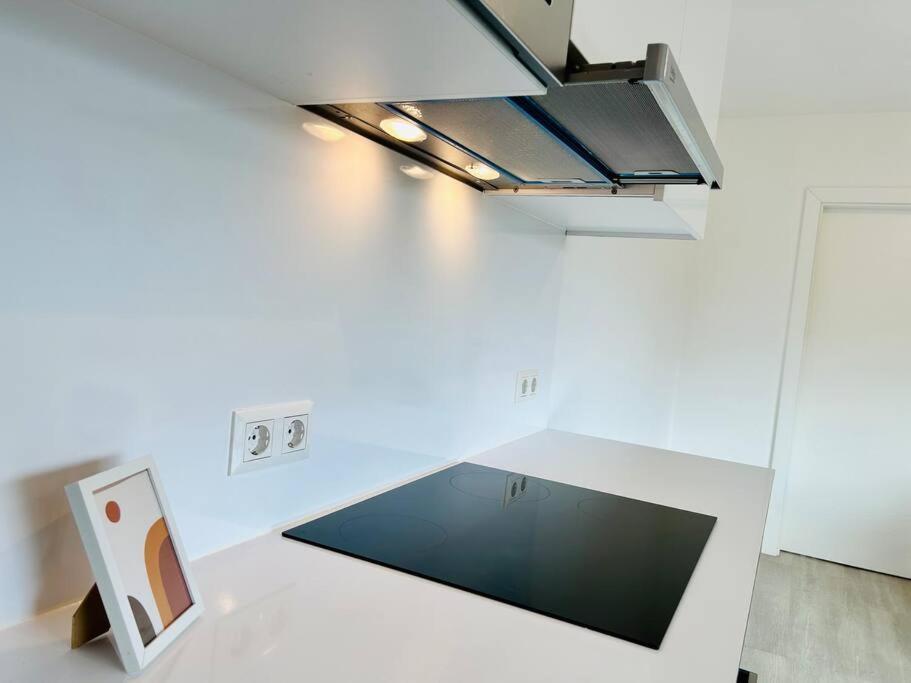 Sunny Modern Apartment With Balcony - Free Parking เวียนนา ภายนอก รูปภาพ